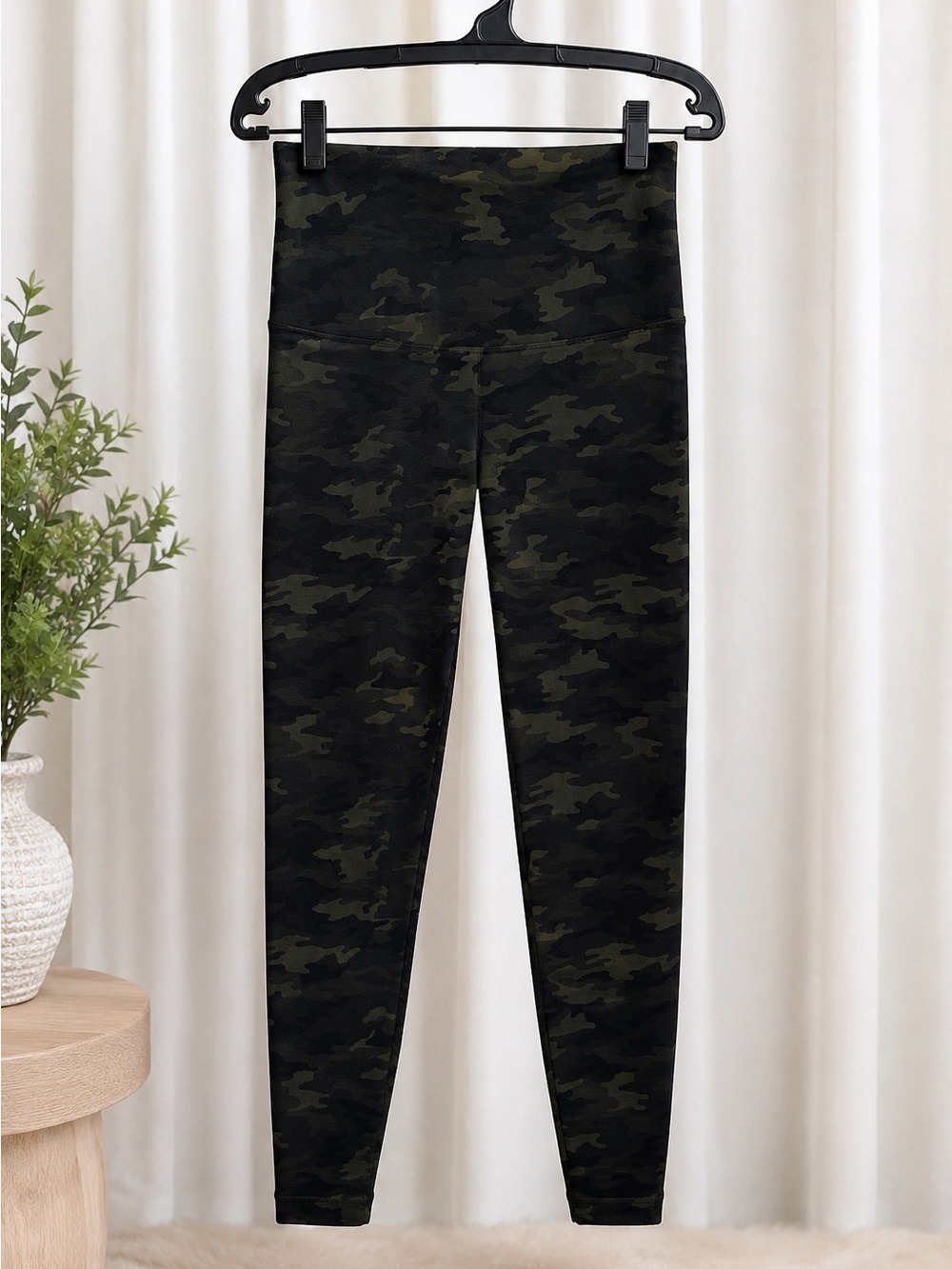 SPANX High Rise Camo Leggings Size XL/TG Green Gray Camouflage Activewear